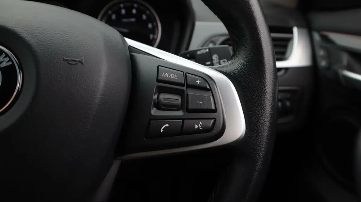 2020-bmw-x1-15-sdrive18i-sport-big-22