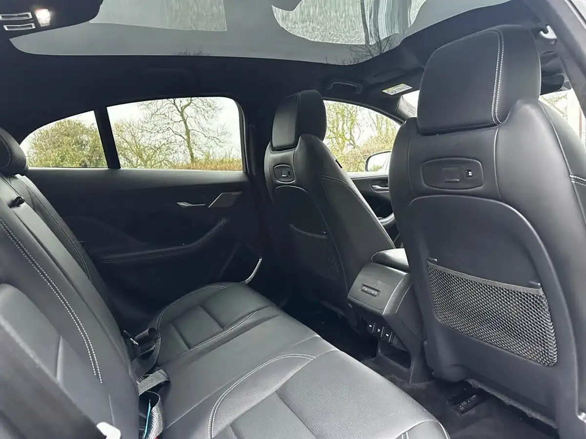 2022-jaguar-i-pace-ev400-hse-black-big-17