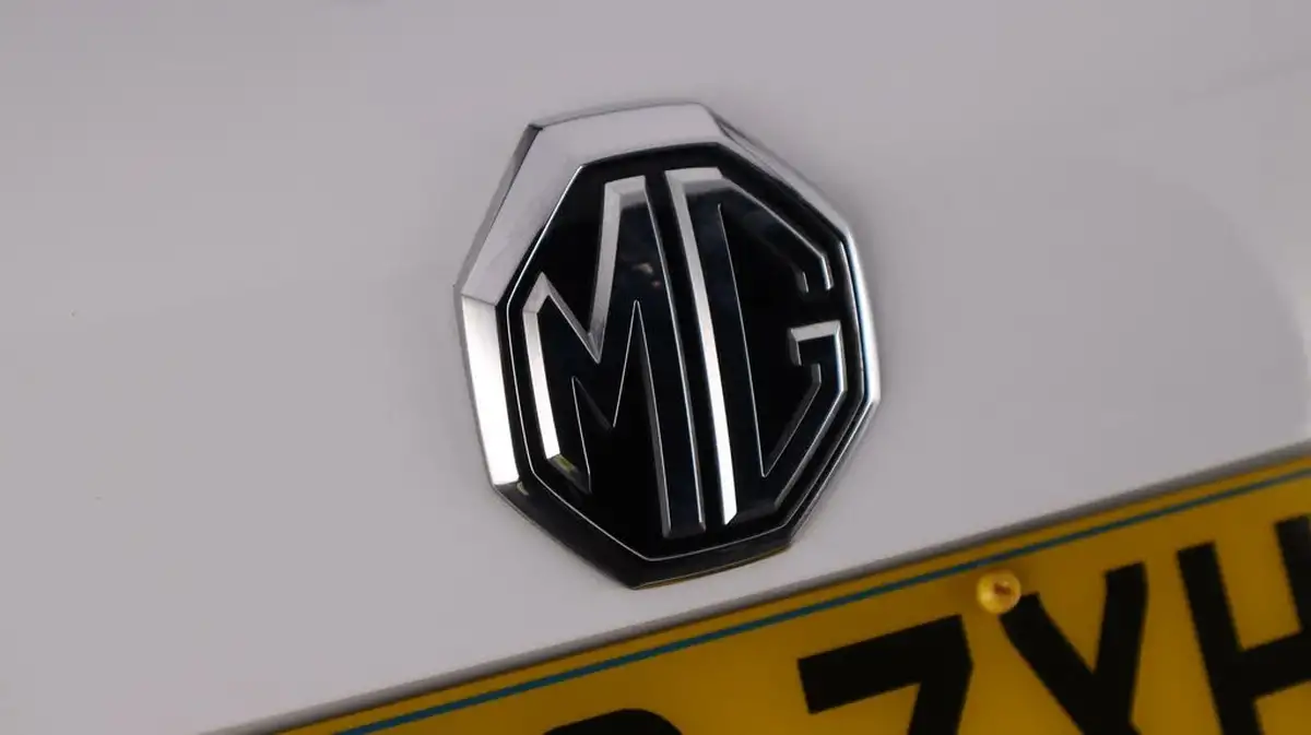 2022-mg-hs-15t-gdi-exclusive-162ps-big-21