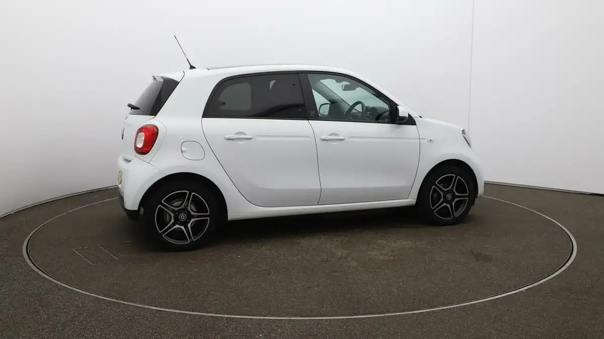 2021-smart-forfour-eq-premium-big-50