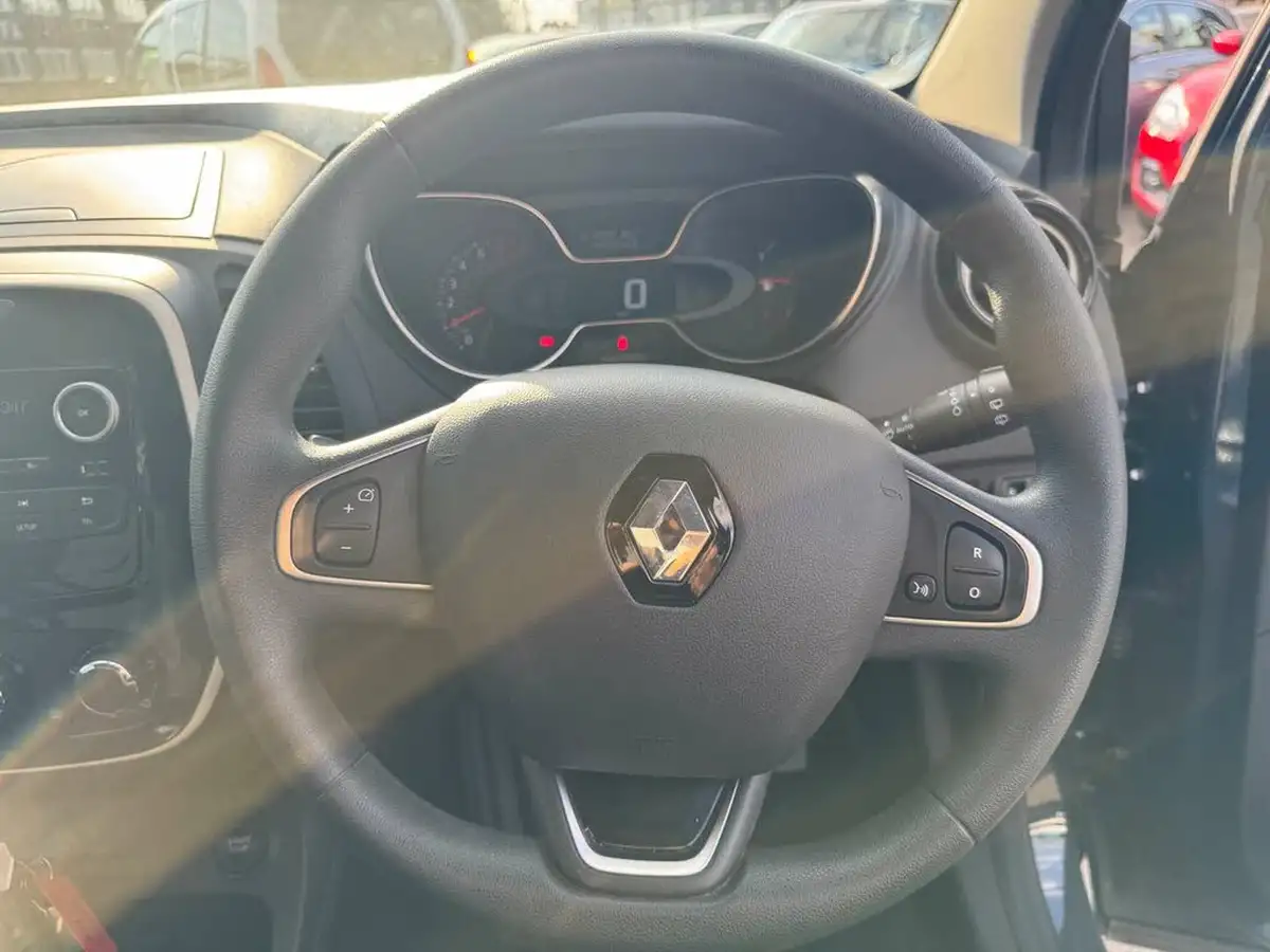 2019-renault-captur-09-tce-play-big-27