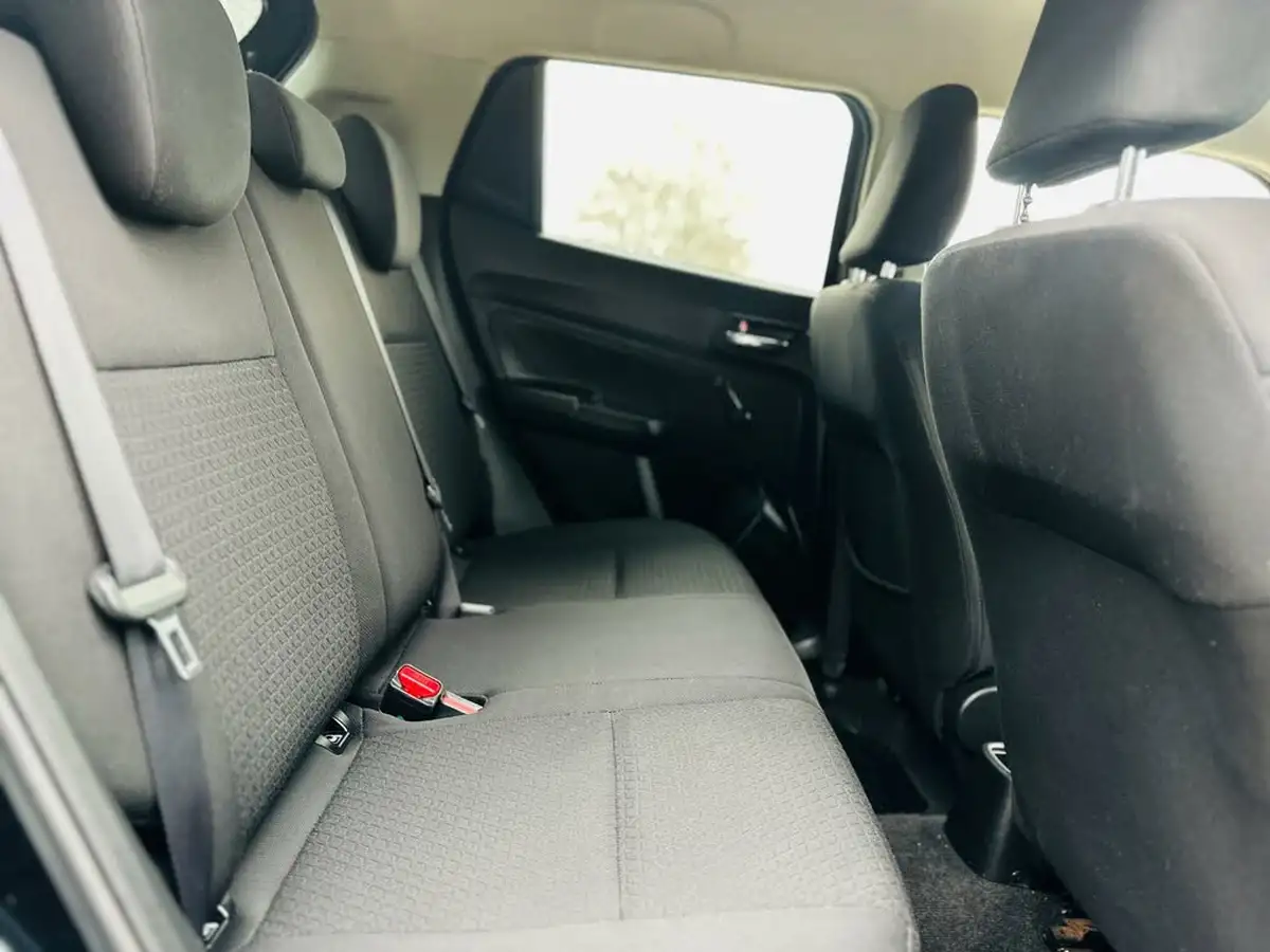 2019-suzuki-swift-12-dualjet-attitude-big-52