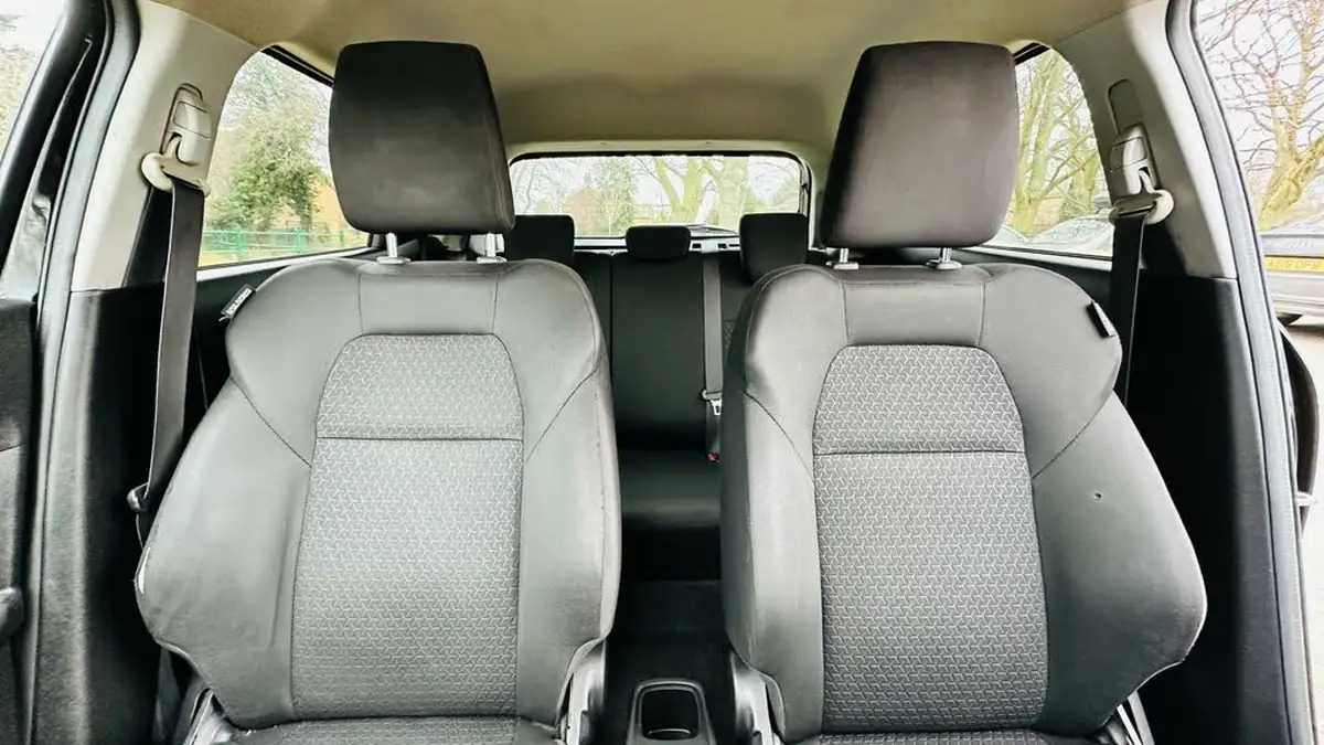 2019-suzuki-swift-12-dualjet-attitude-big-28