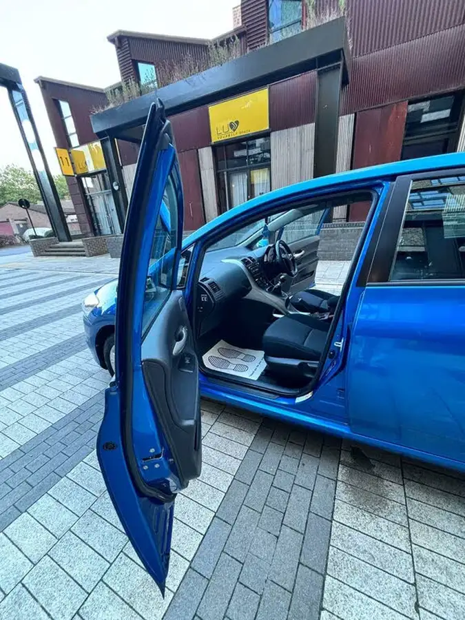 2010-toyota-auris-16-tr-v-matic-5d-big-24