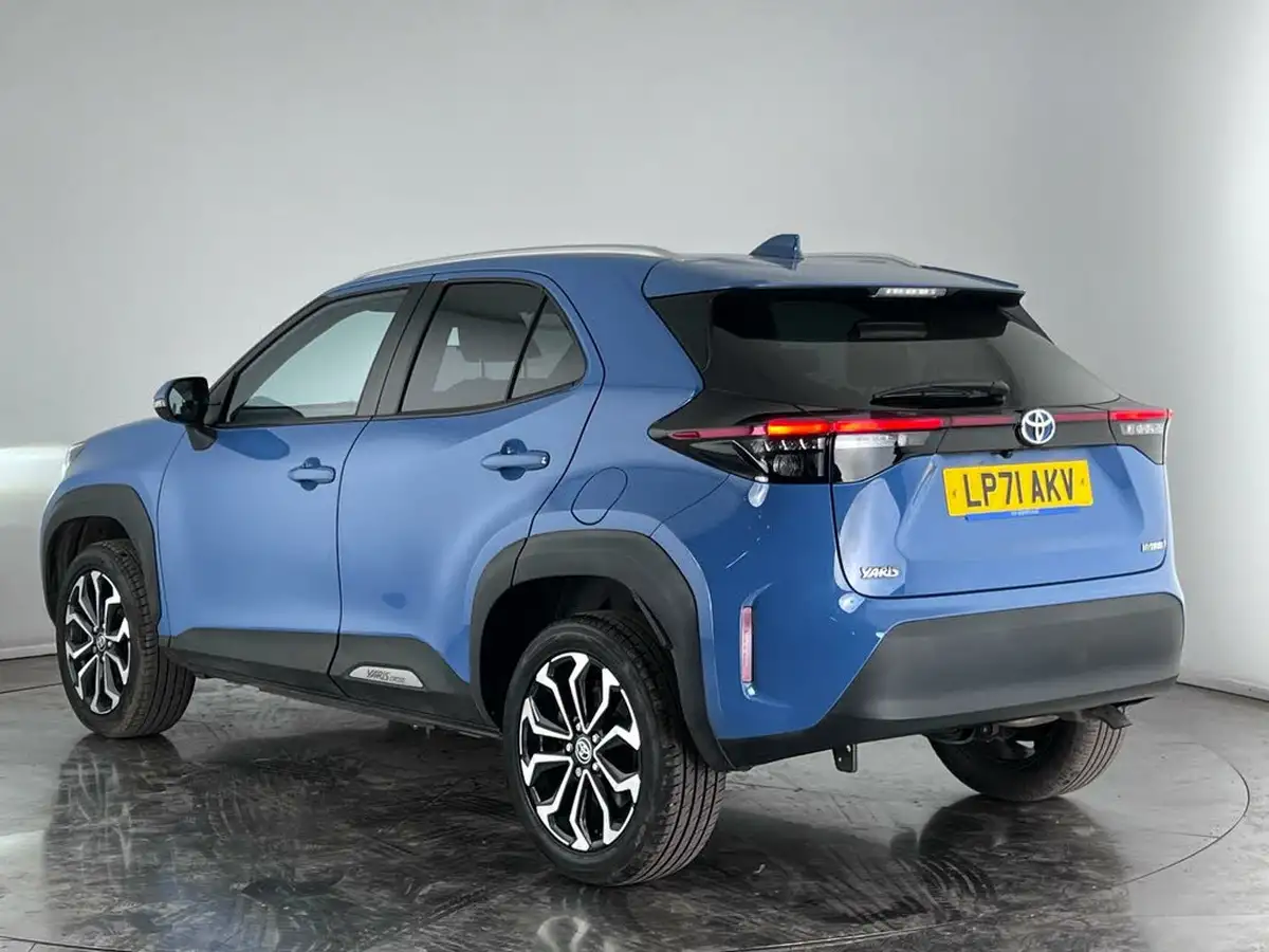 2022-toyota-yaris-15-vvt-i-design-panoramic-roof-big-4