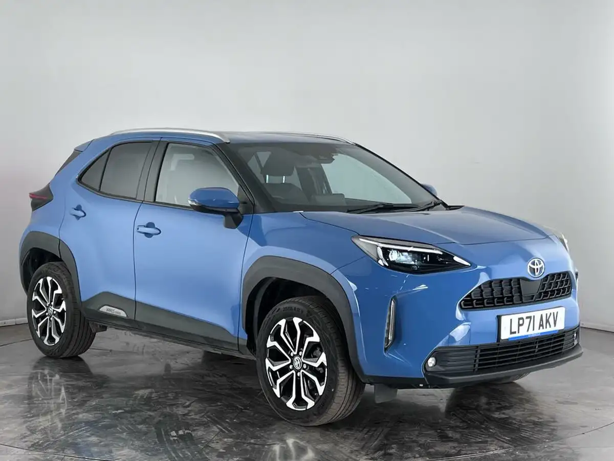 2022-toyota-yaris-15-vvt-i-design-panoramic-roof-big-0