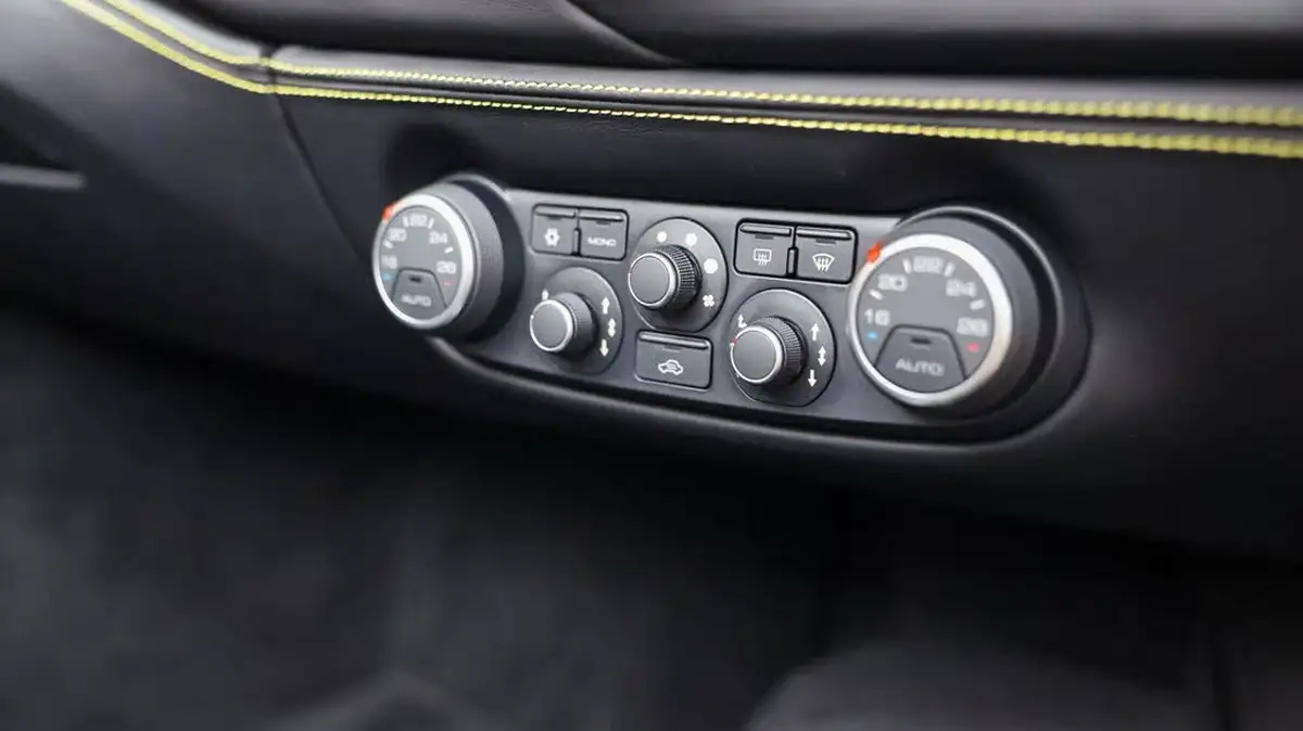 2016-ferrari-488-39-488-spider-big-41