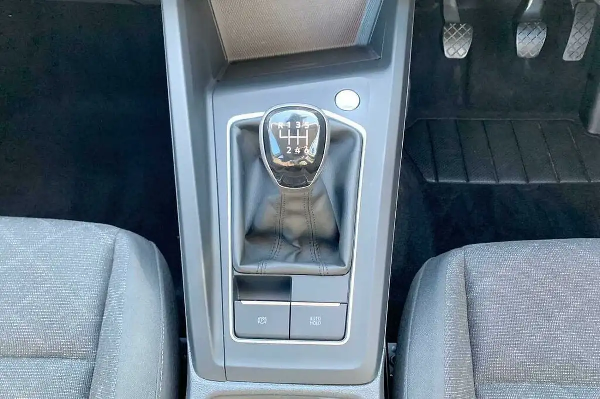 2022-volkswagen-golf-15-tsi-life-150ps-hatchback-big-18