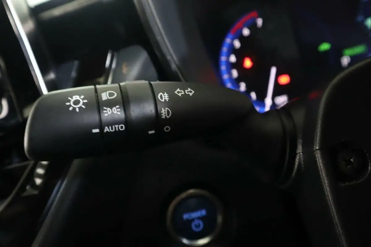 2022-toyota-corolla-18-vvt-i-icon-120bhp-spare-wheel-touring-sports-5d-big-18