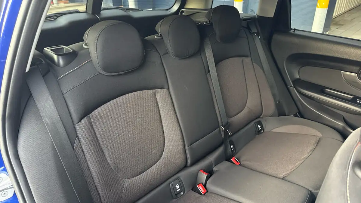 2020-mini-clubman-15-cooper-classic-big-24