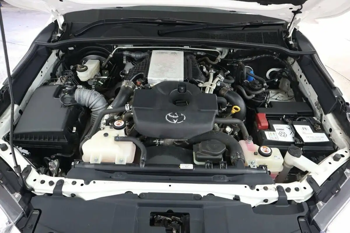 2021-toyota-hi-lux-28d-4d-invincible-204hpeu6d-auto-big-41