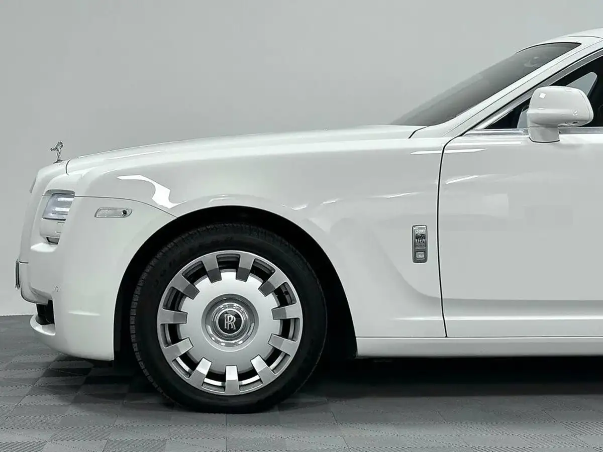 2013-rolls-royce-ghost-66-big-23