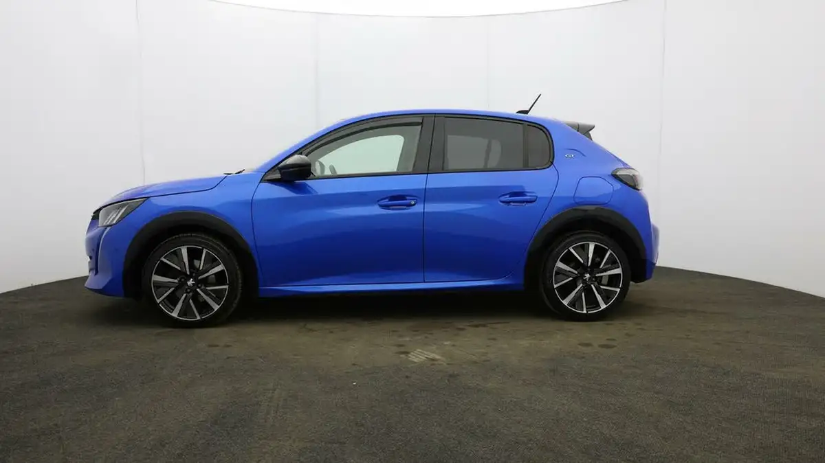 2022-peugeot-208-15-bluehdi-gt-100bhp-big-34