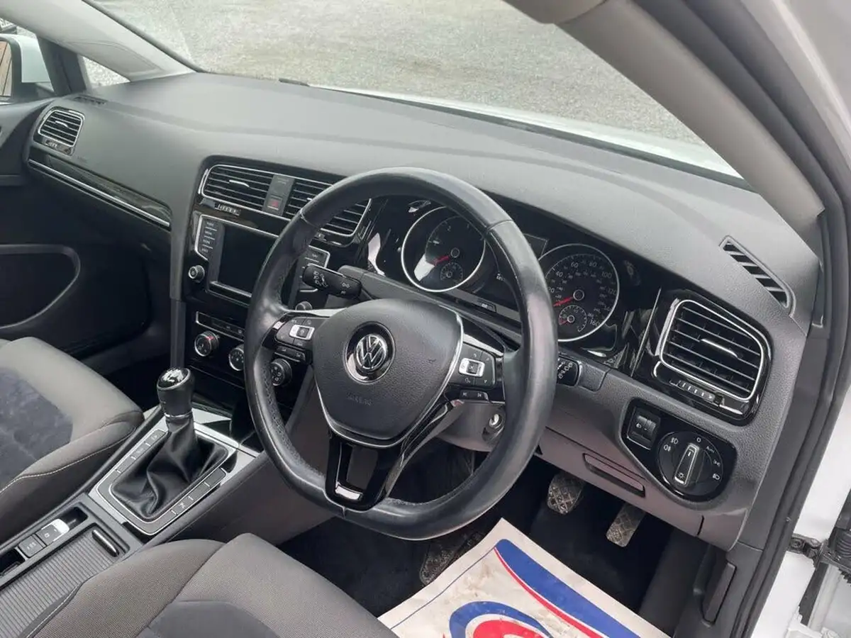 2017-volkswagen-golf-20tdi-gt-edition-5d-big-11