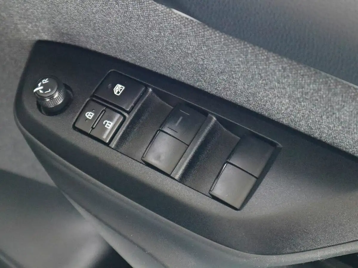 2021-toyota-yaris-15-vvt-i-design-big-24