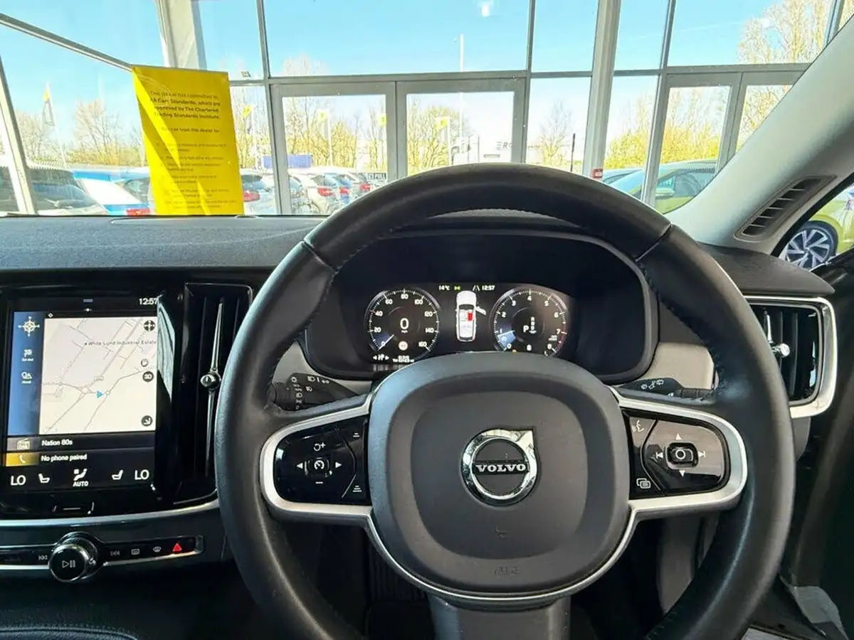 2021-volvo-v90-20-b4-momentum-big-17