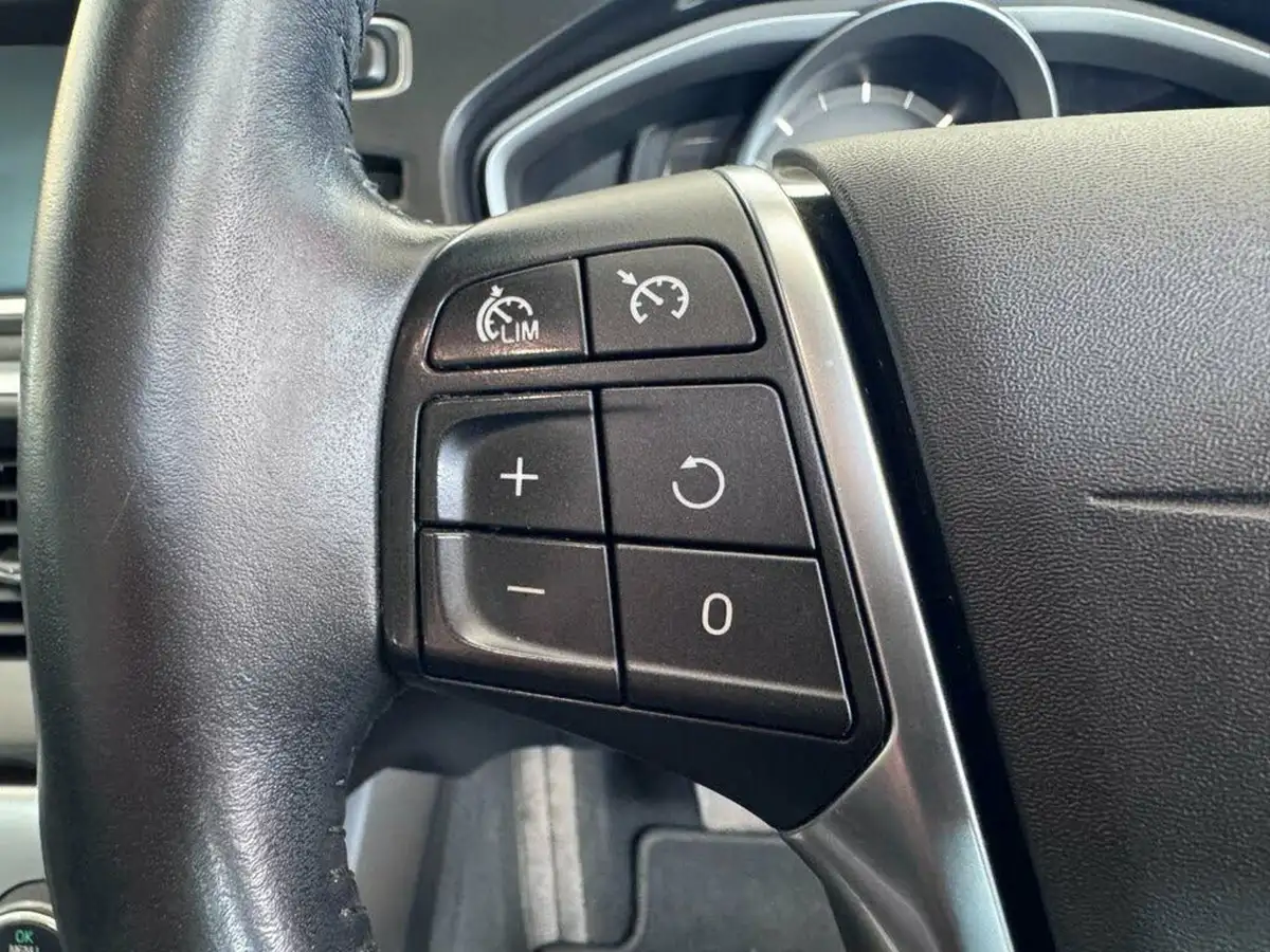 2016-volvo-v40-20td-d4-inscription-geartronic-big-30