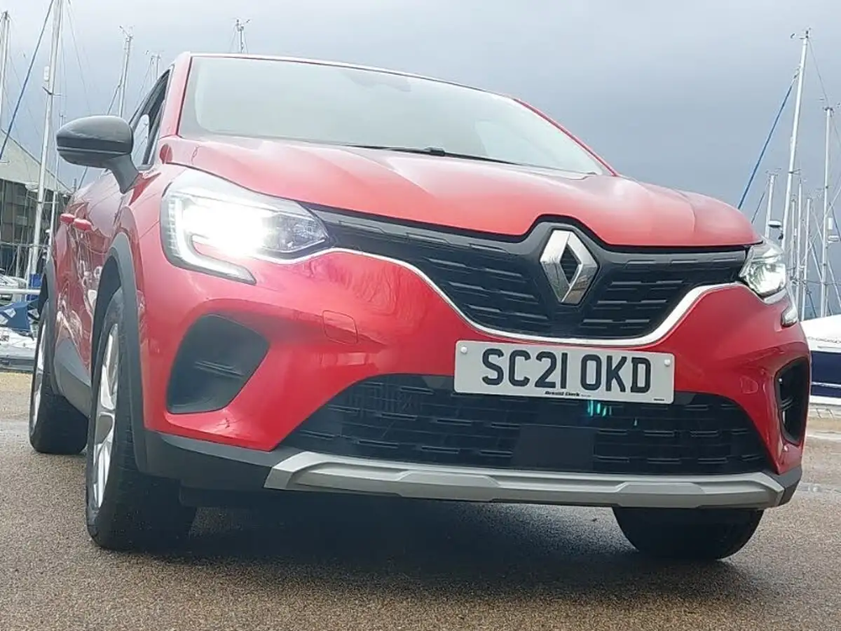 2021-renault-captur-13-tce-iconic-140ps-big-18