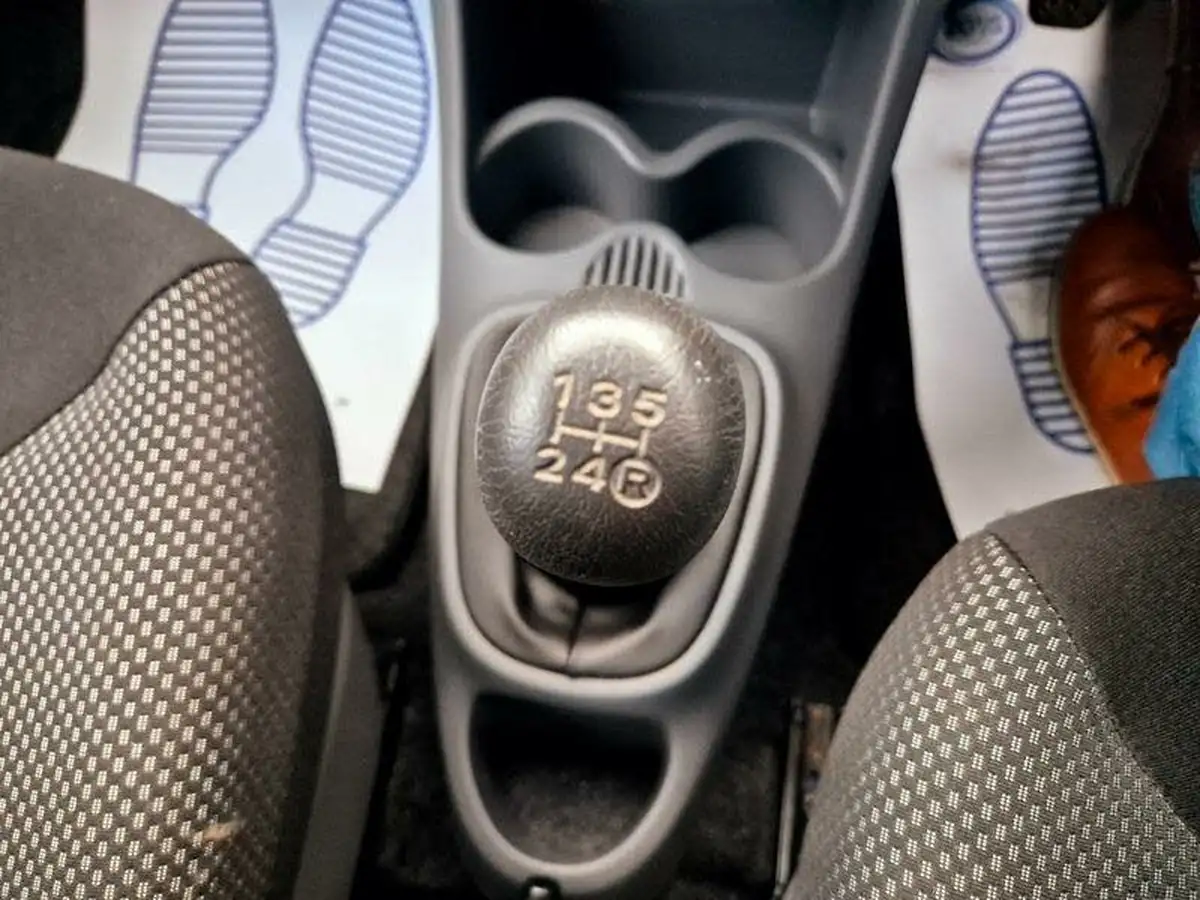 2009-toyota-aygo-10-aygo-blue-5d-big-22