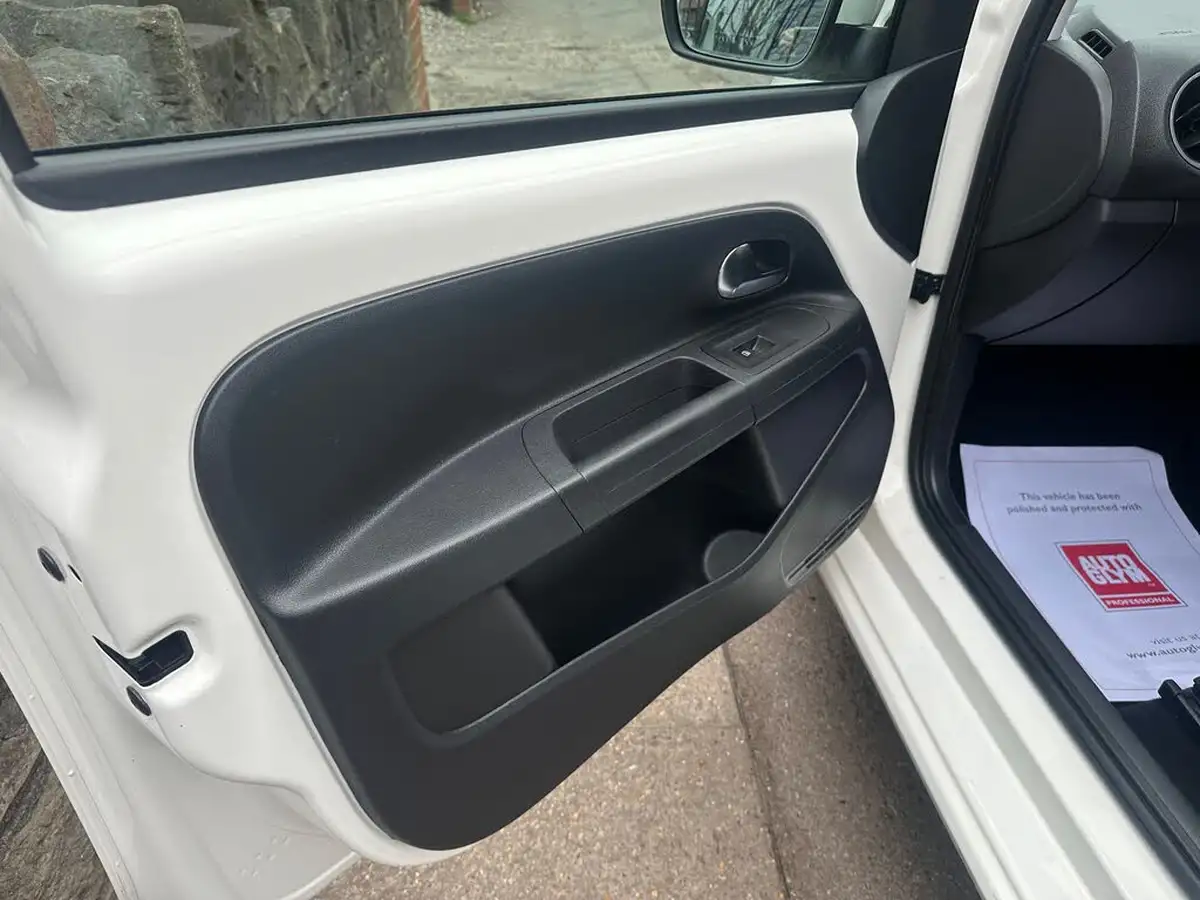 2012-skoda-citigo-10-elegance-59bhp-5d-big-15