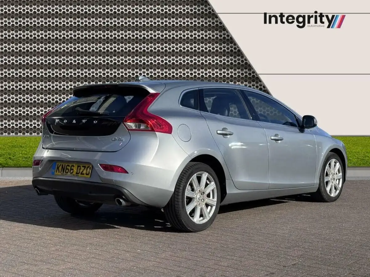 2016-volvo-v40-20td-d4-inscription-geartronic-big-2