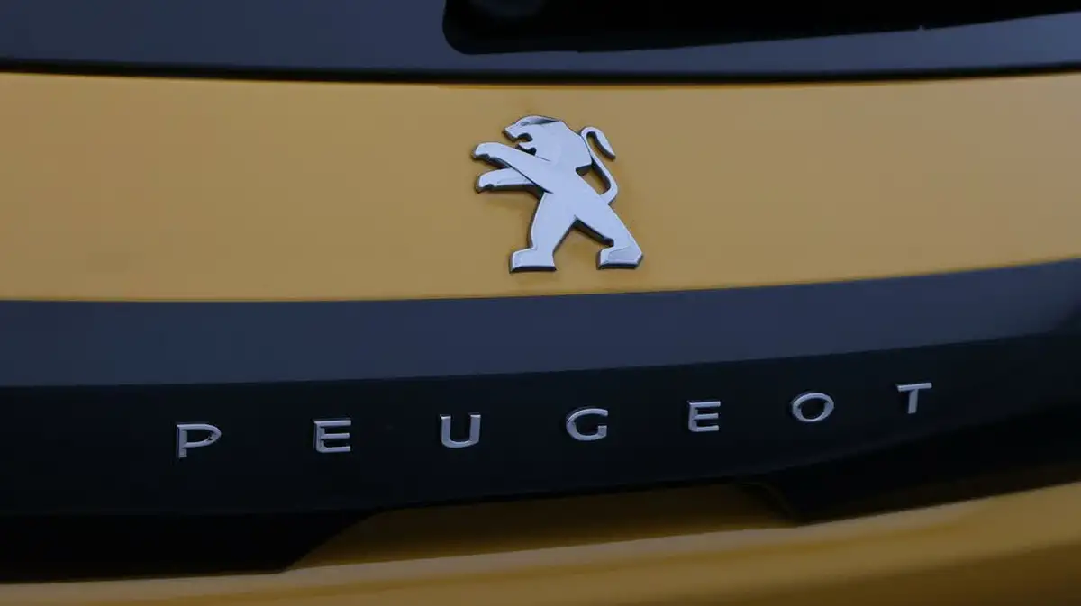 2023-peugeot-208-12-puretech-allure-premium-100ps-eat8-big-21