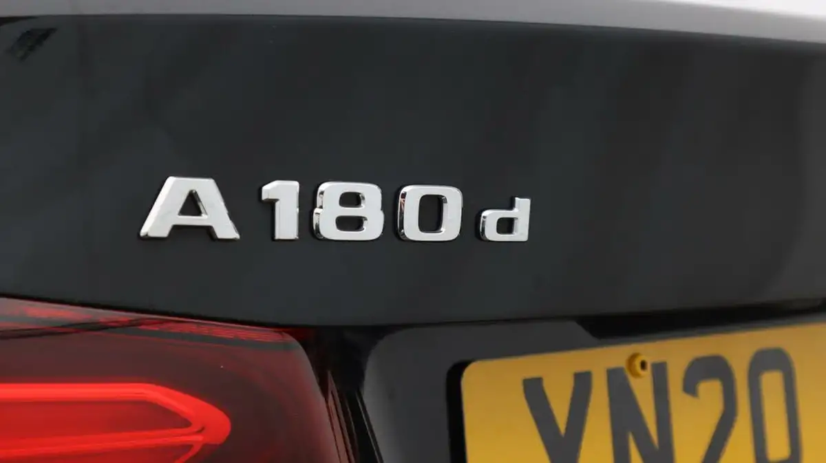 2020-mercedes-benz-a-class-15d-a180d-amg-line-saloon-4d-7g-dct-big-20