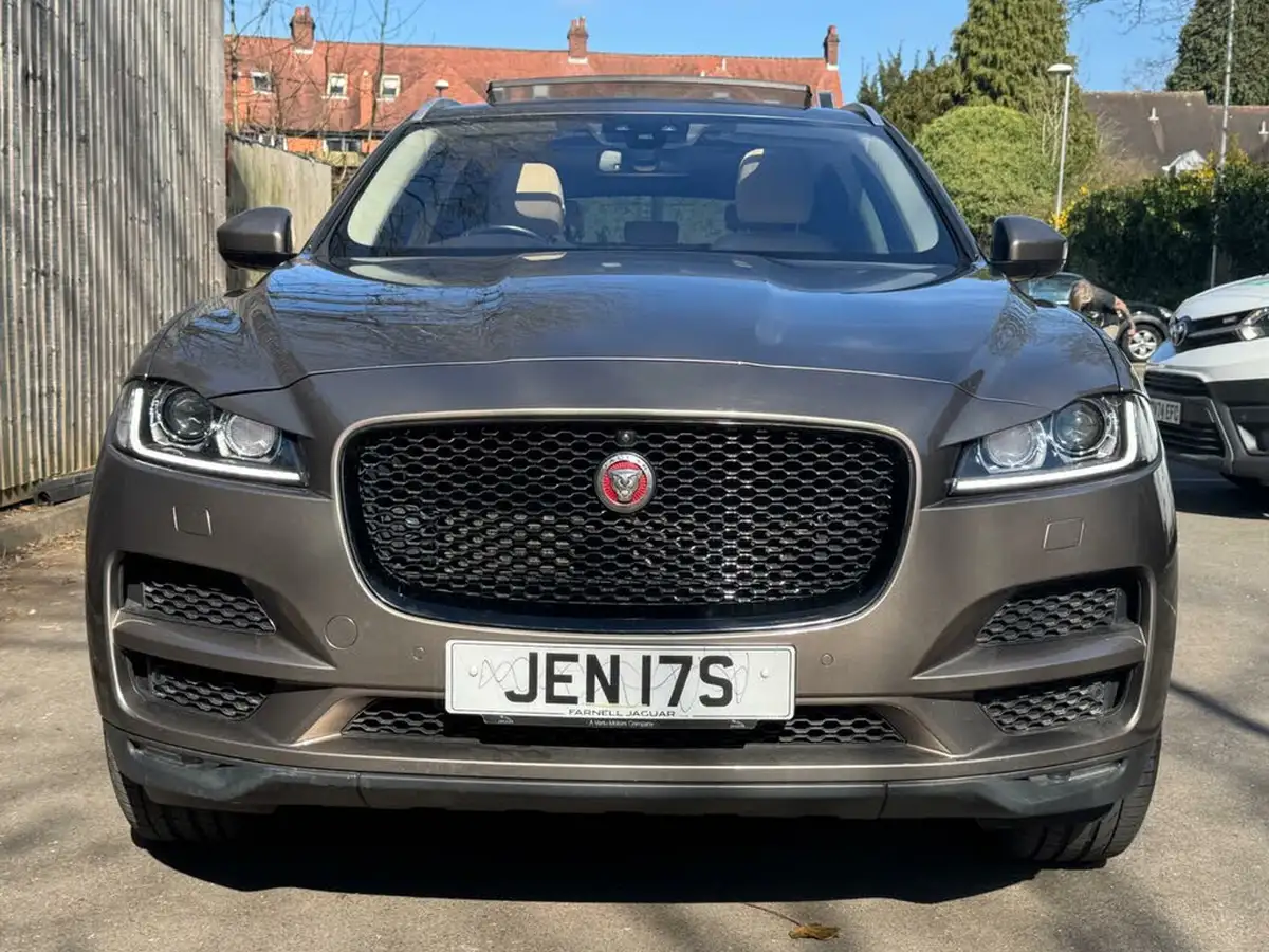 2016-jaguar-f-pace-20-i4d-portfolio-awd-auto-big-15
