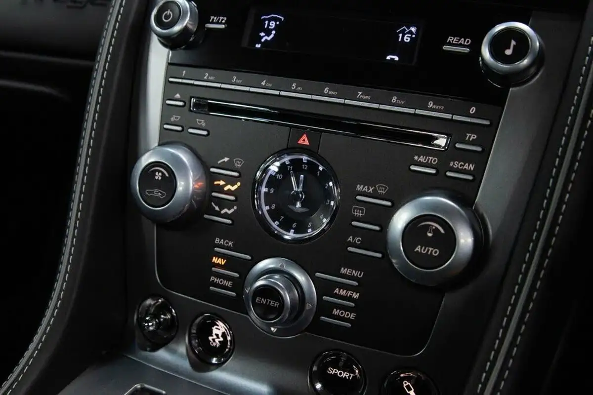 2012-aston-martin-virage-60-big-37