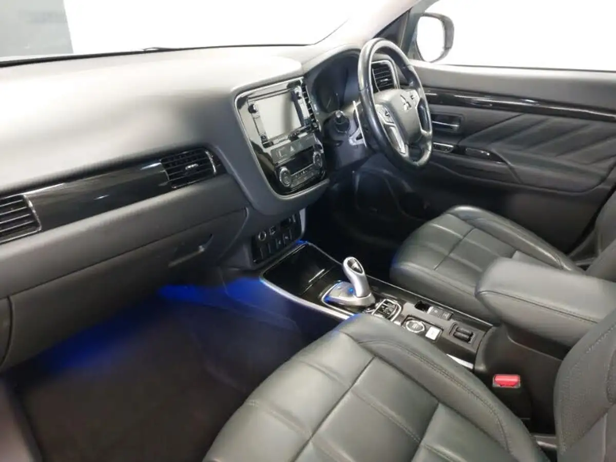 2018-mitsubishi-outlander-20-5hs-phev-big-4