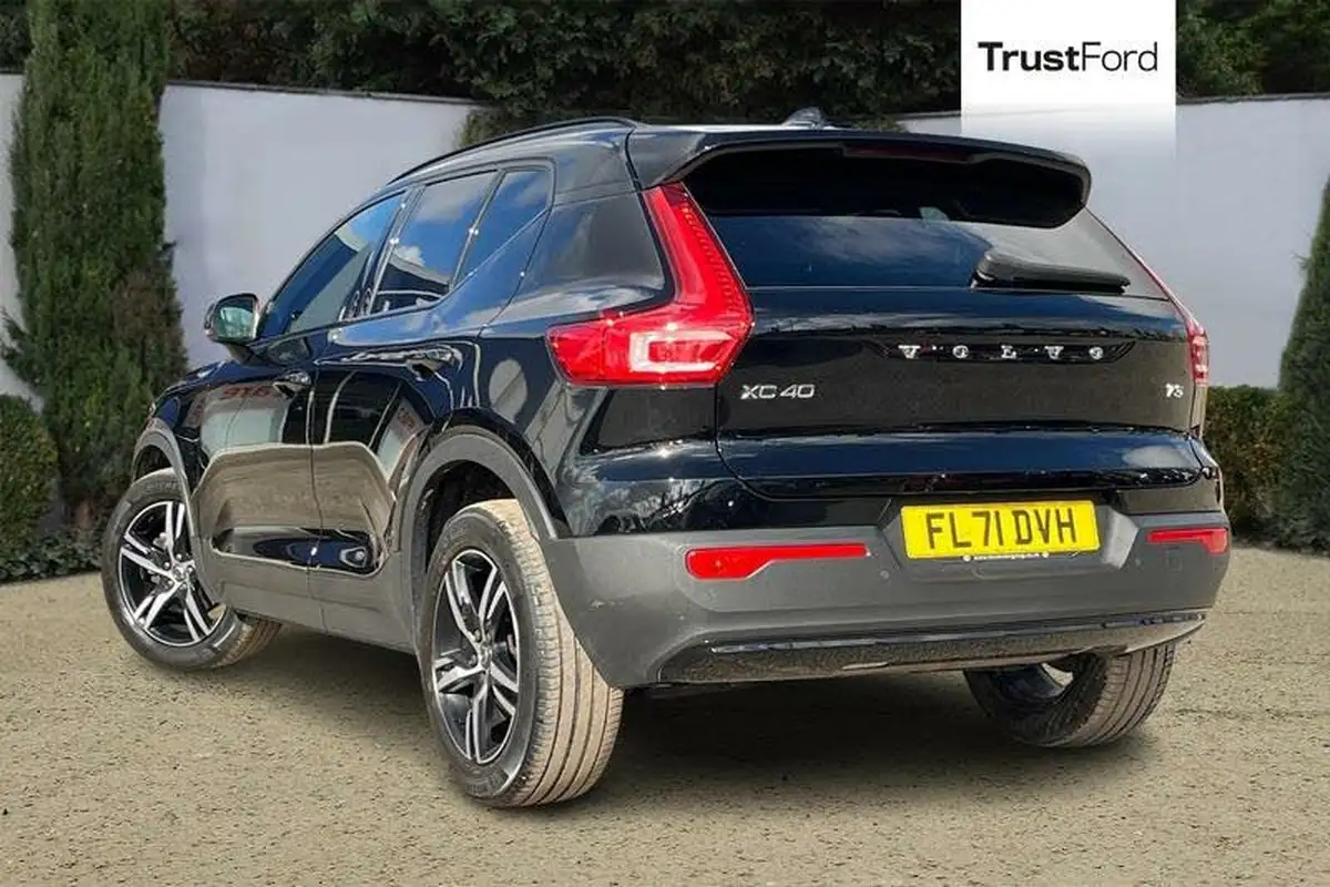 2021-volvo-xc40-15-t3-r-design-161bhp-big-1