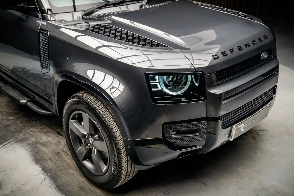 2024-land-rover-90-defender-30-d300-x-dynamic-hse-big-10