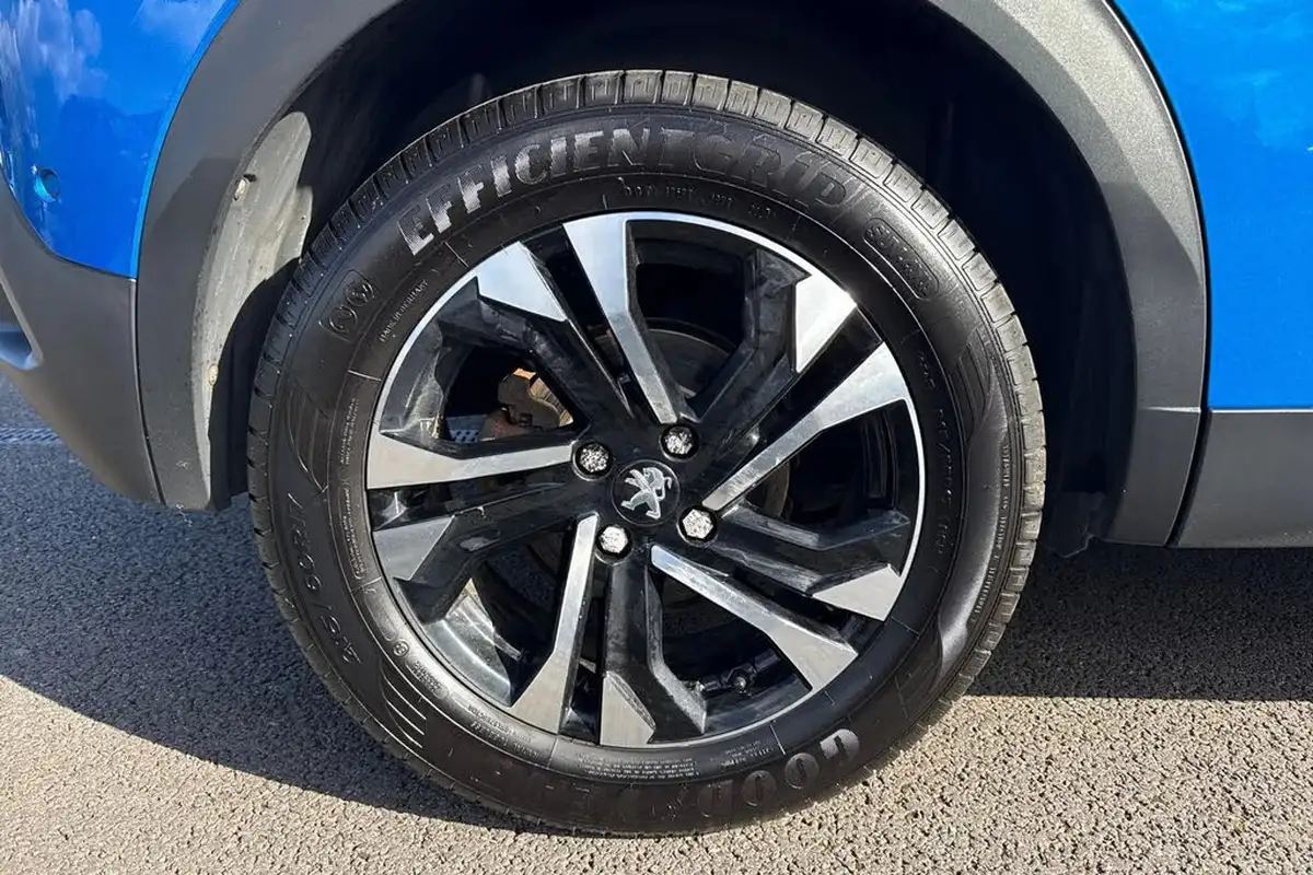 2021-peugeot-2008-suv-e-gt-50kwh-big-10
