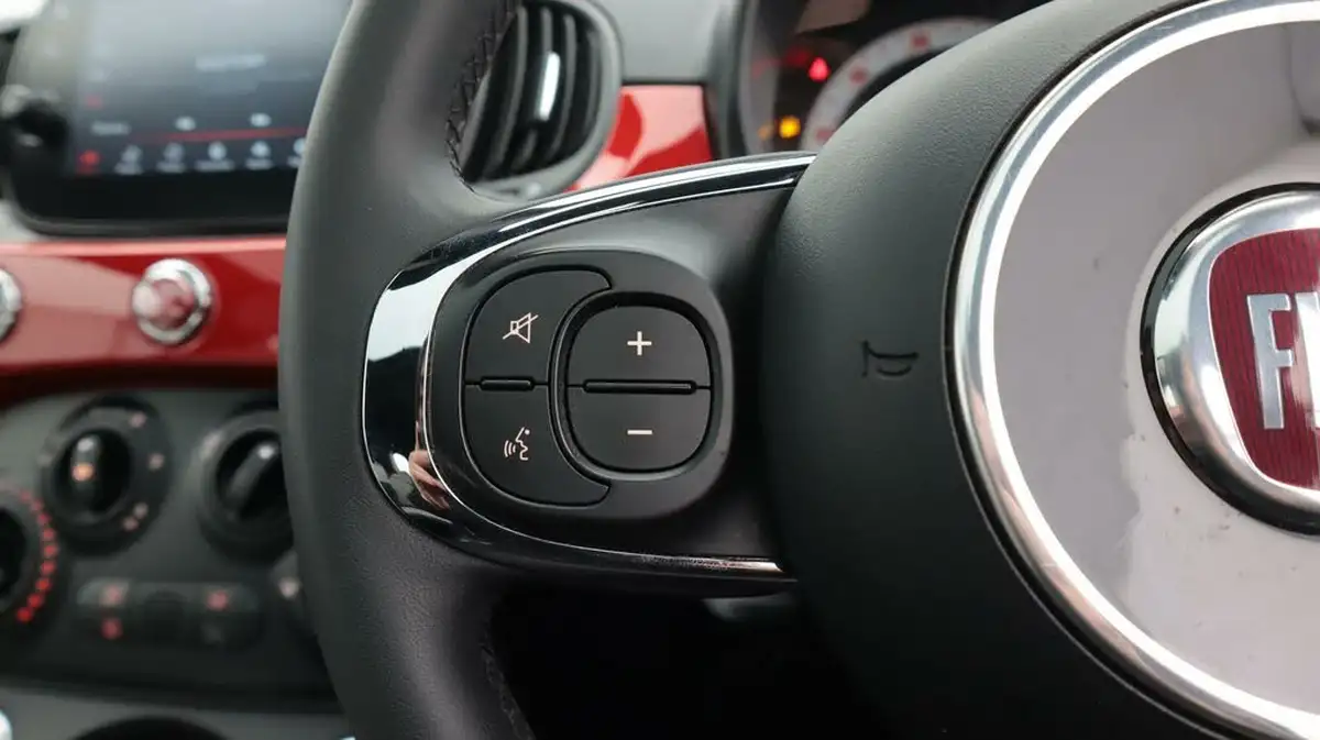 2022-fiat-500-10-dolcevita-big-25