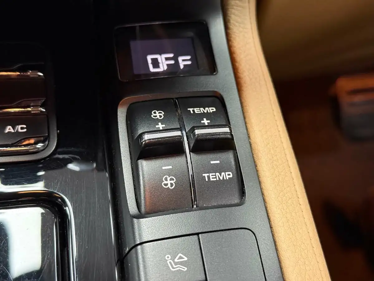 2015-porsche-cayenne-30td-big-47