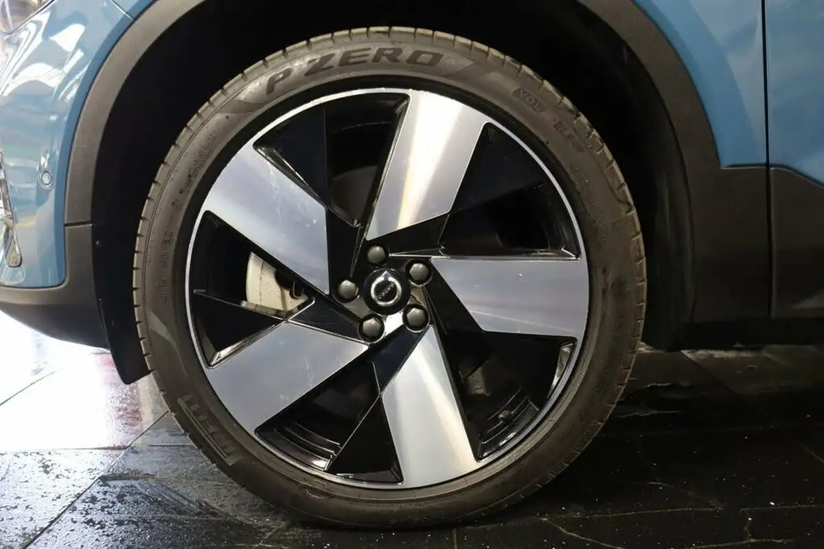 2022-volvo-c40-e-twin-recharge-pro-big-34
