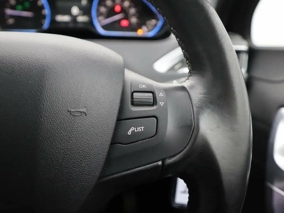 2019-peugeot-2008-suv-12-puretech-allure-110bhp-eat6-big-22