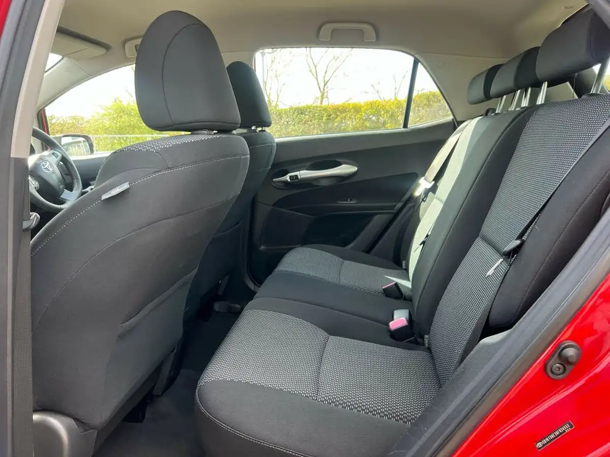 2010-toyota-auris-133-vvt-i-tr-5d-big-31