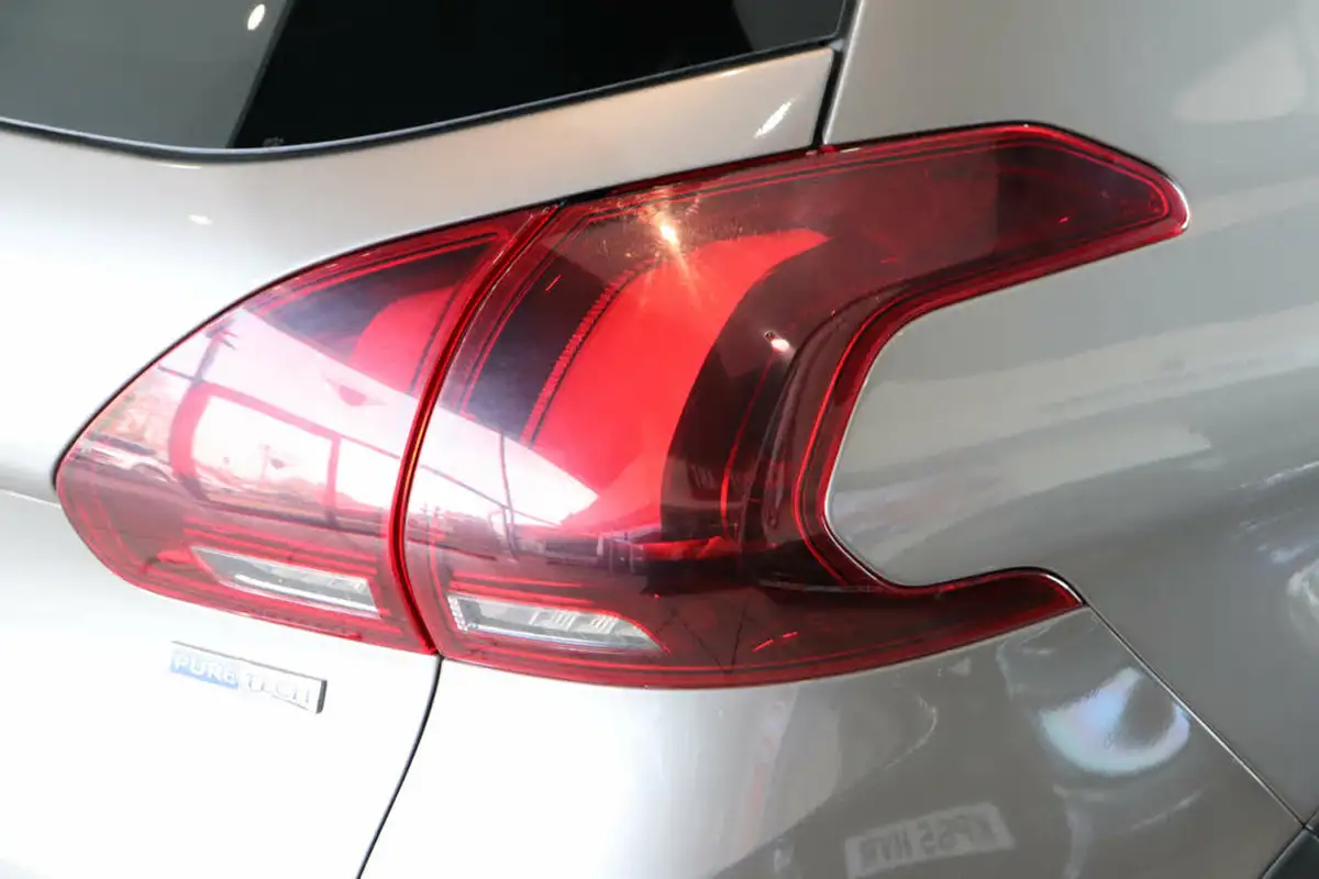 2016-peugeot-2008-suv-12-puretech-allure-130bhp-ss-big-67