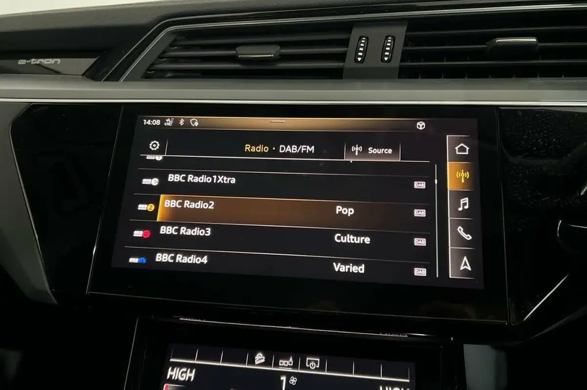 2020-audi-e-tron-50e-technik-big-15