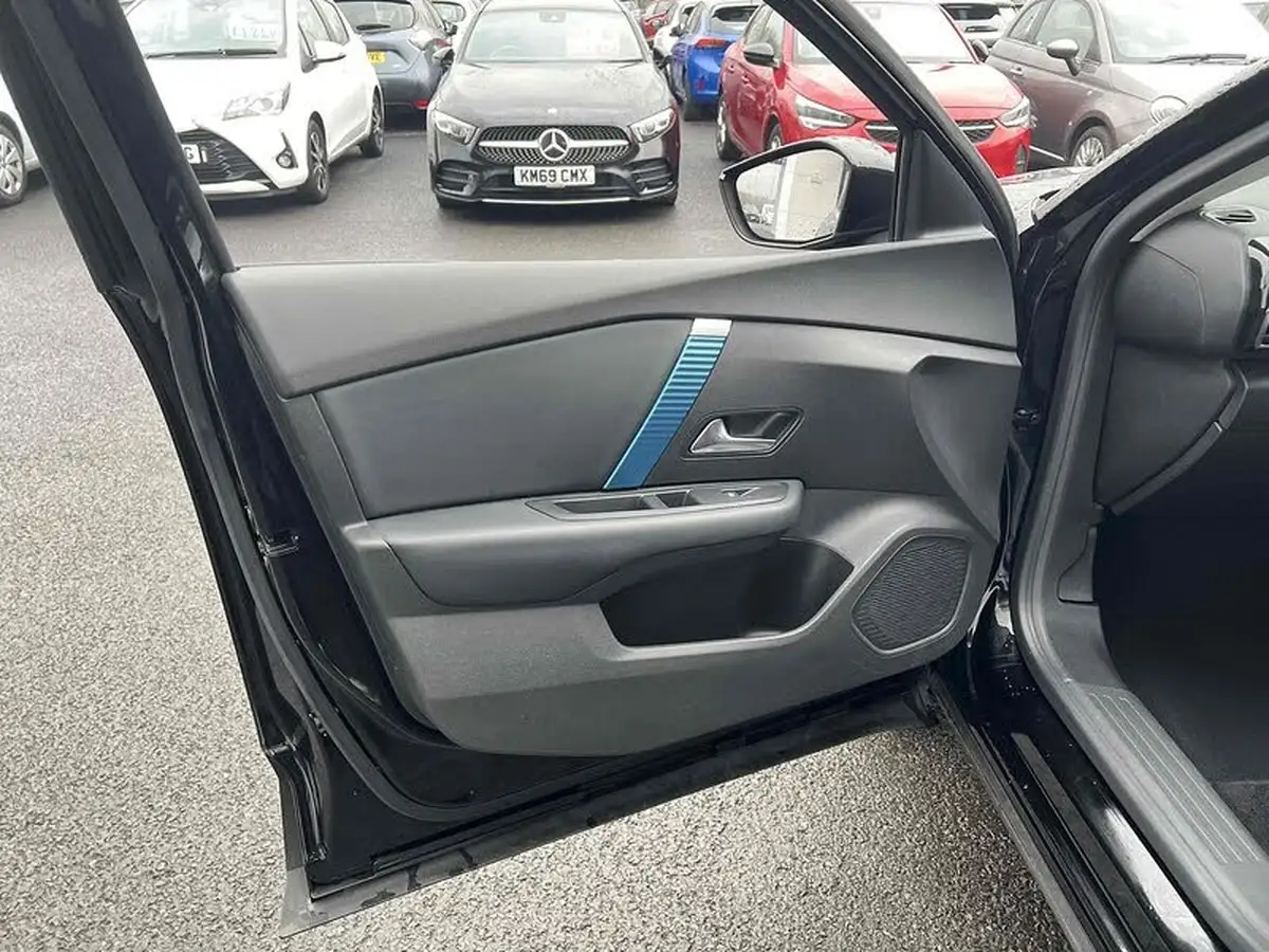 2022-citroen-c4-e-shine-big-20