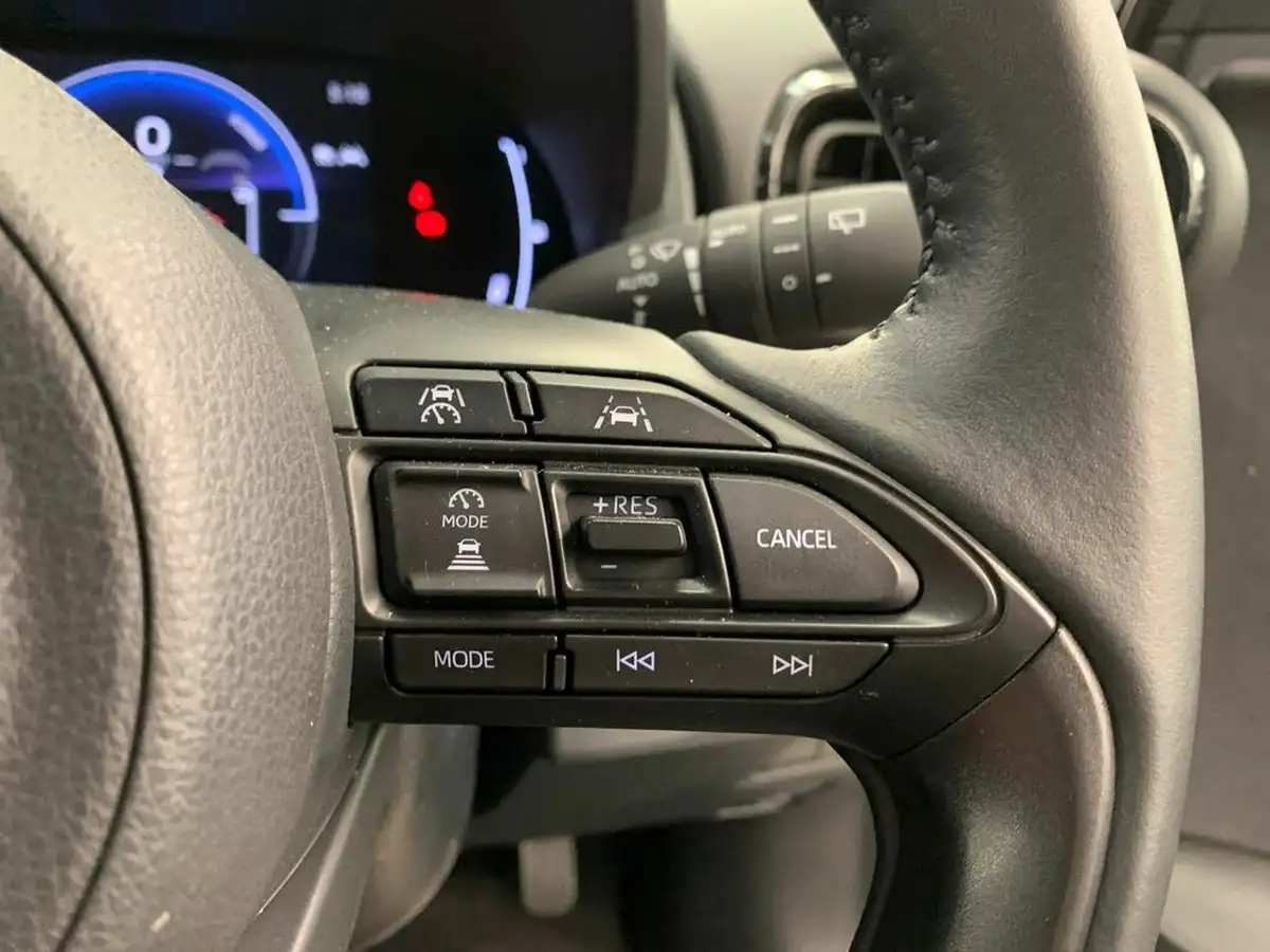 2024-toyota-yaris-cross-15-vvt-i-design-big-16