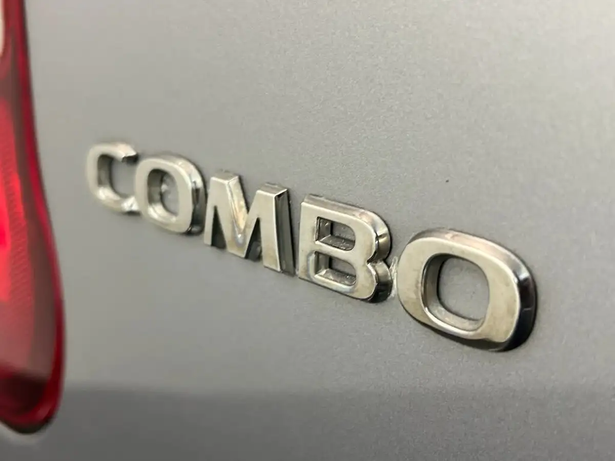 2021-vauxhall-combo-15cdti-griffin-2000-big-13