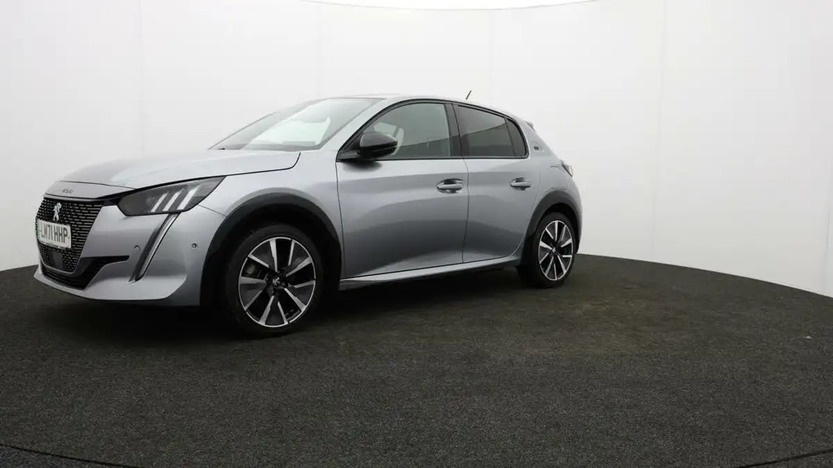 2021-peugeot-208-e-gt-premium-big-2