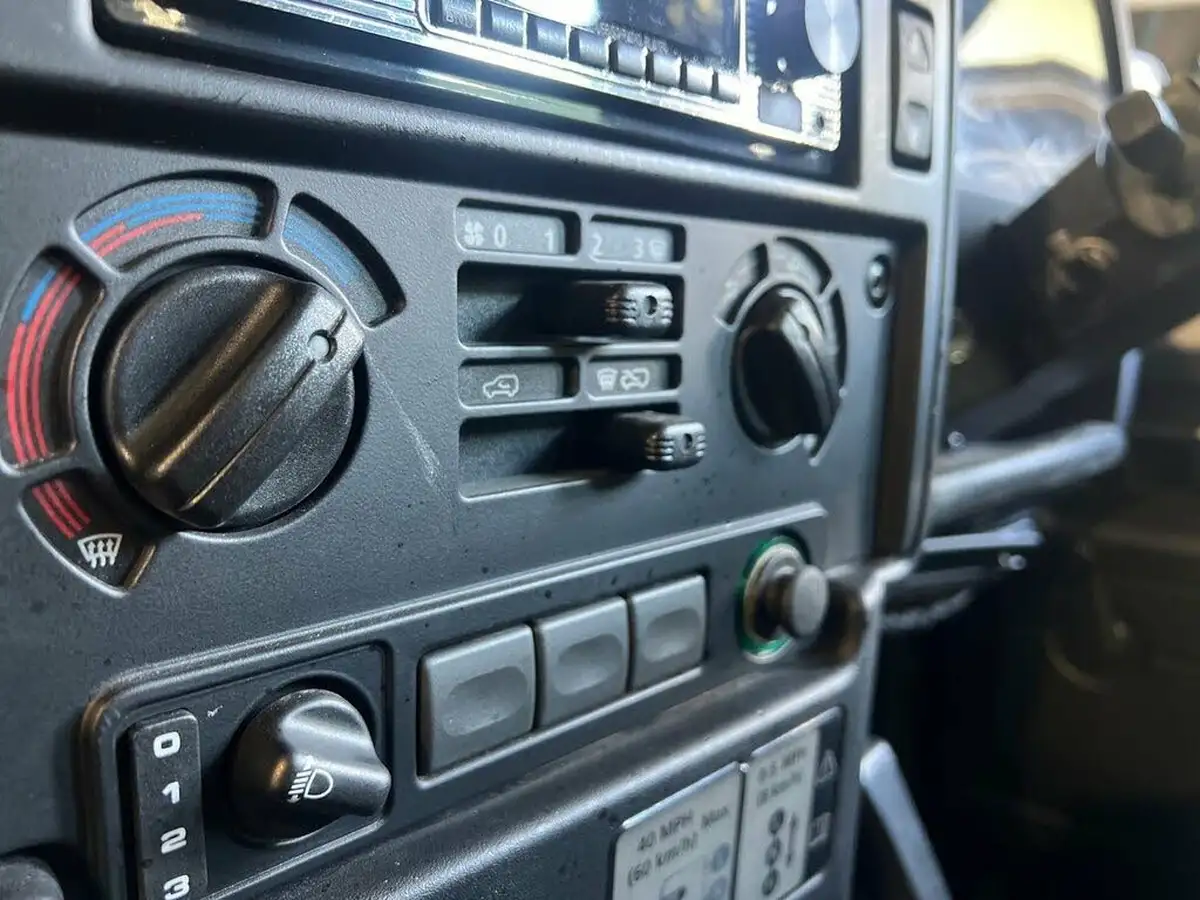 2012-land-rover-110-defender-22td-utility-station-wagon-5-drs-big-29