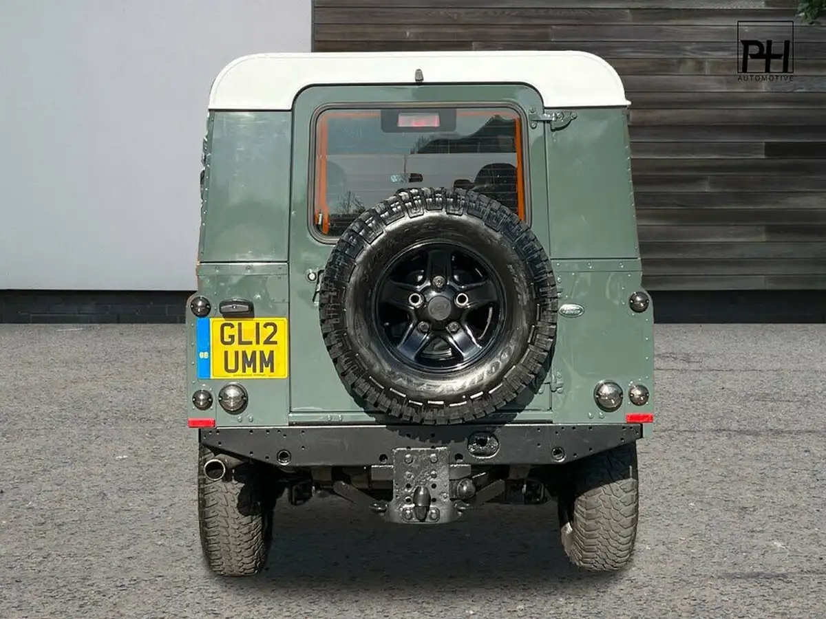 2012-land-rover-110-defender-22td-utility-station-wagon-5-drs-big-5
