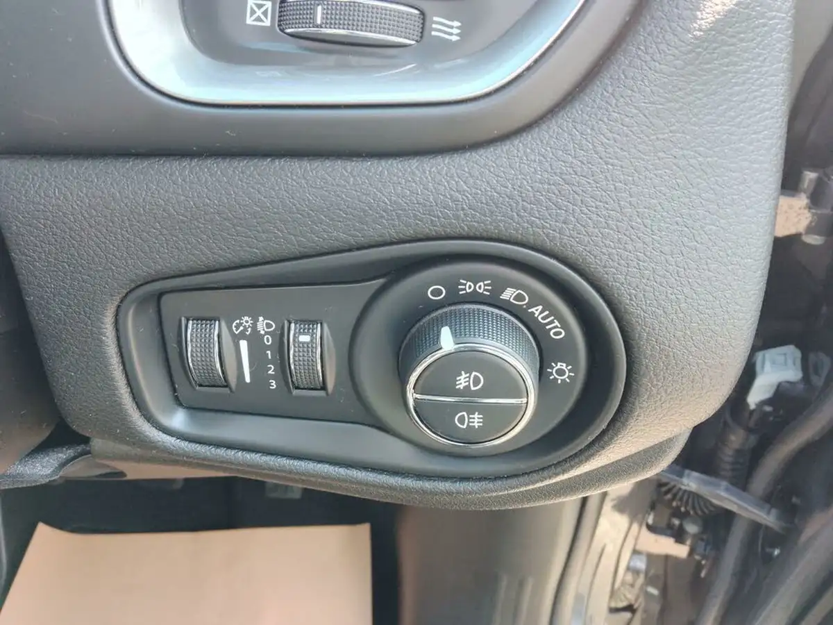 2022-jeep-renegade-10-gse-limited-big-43
