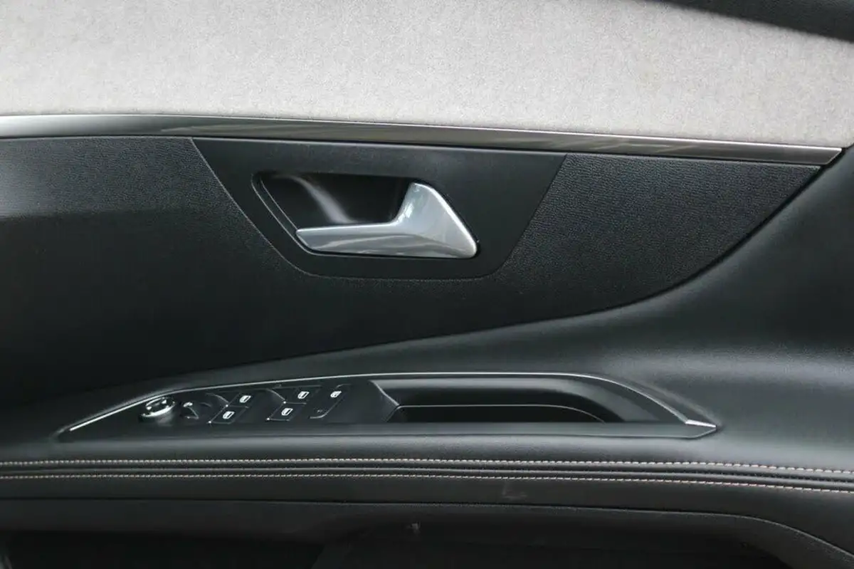 2021-peugeot-5008-suv-16-puretech-gt-big-13