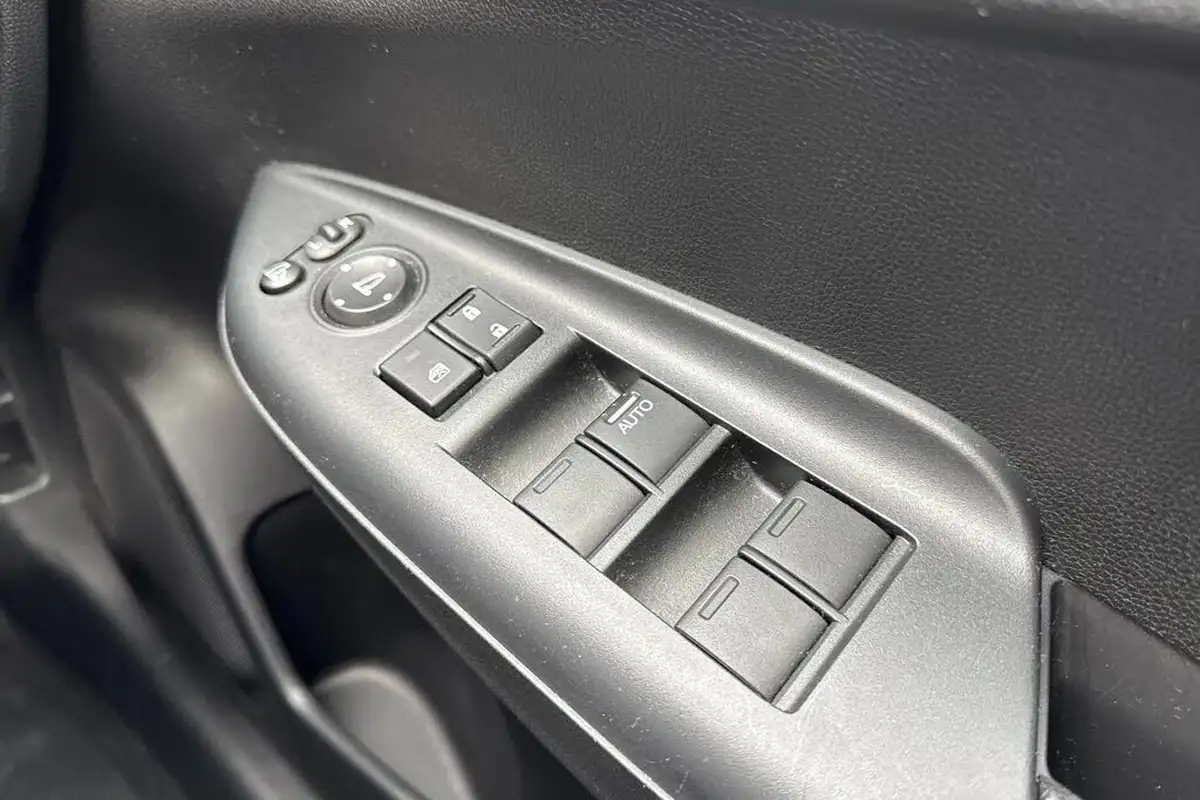 2019-honda-jazz-13-i-vtec-se-navi-cvt-big-21