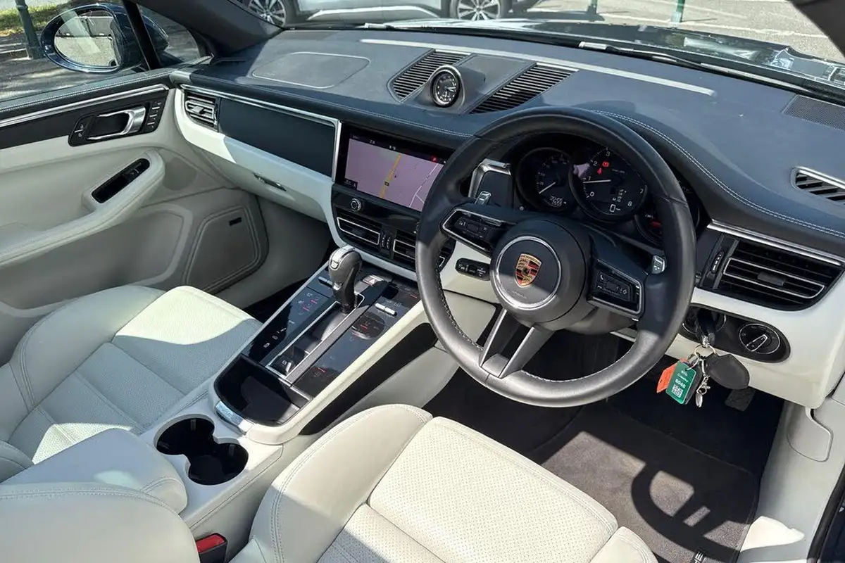 2022-porsche-macan-20-big-22